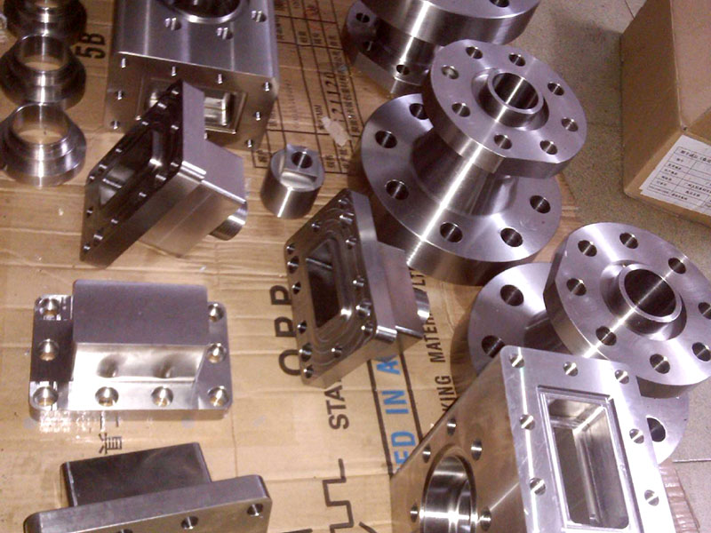 車床加工生鐵件要不要加水？